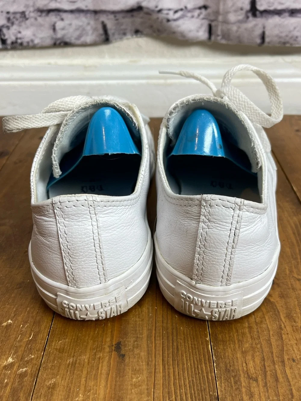 Converse white leather low top sneakers Mens size 6, Womens size 8 - Picture 3 of 8